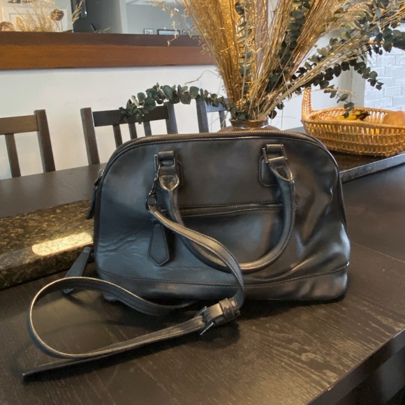 ▪️ Guess Leather Purse ▪️ - Picture 2 of 4